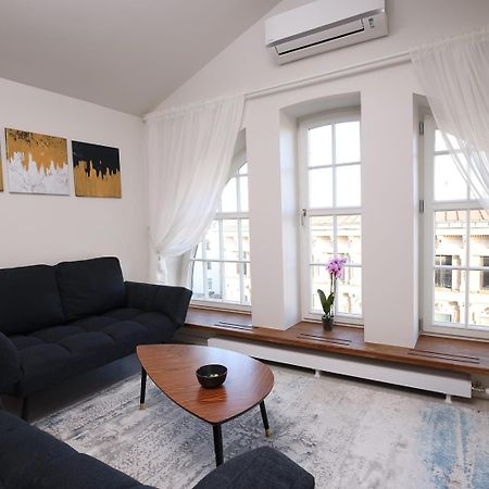 Apartamento Bright Attic Flat In The Centre Riga Exterior foto