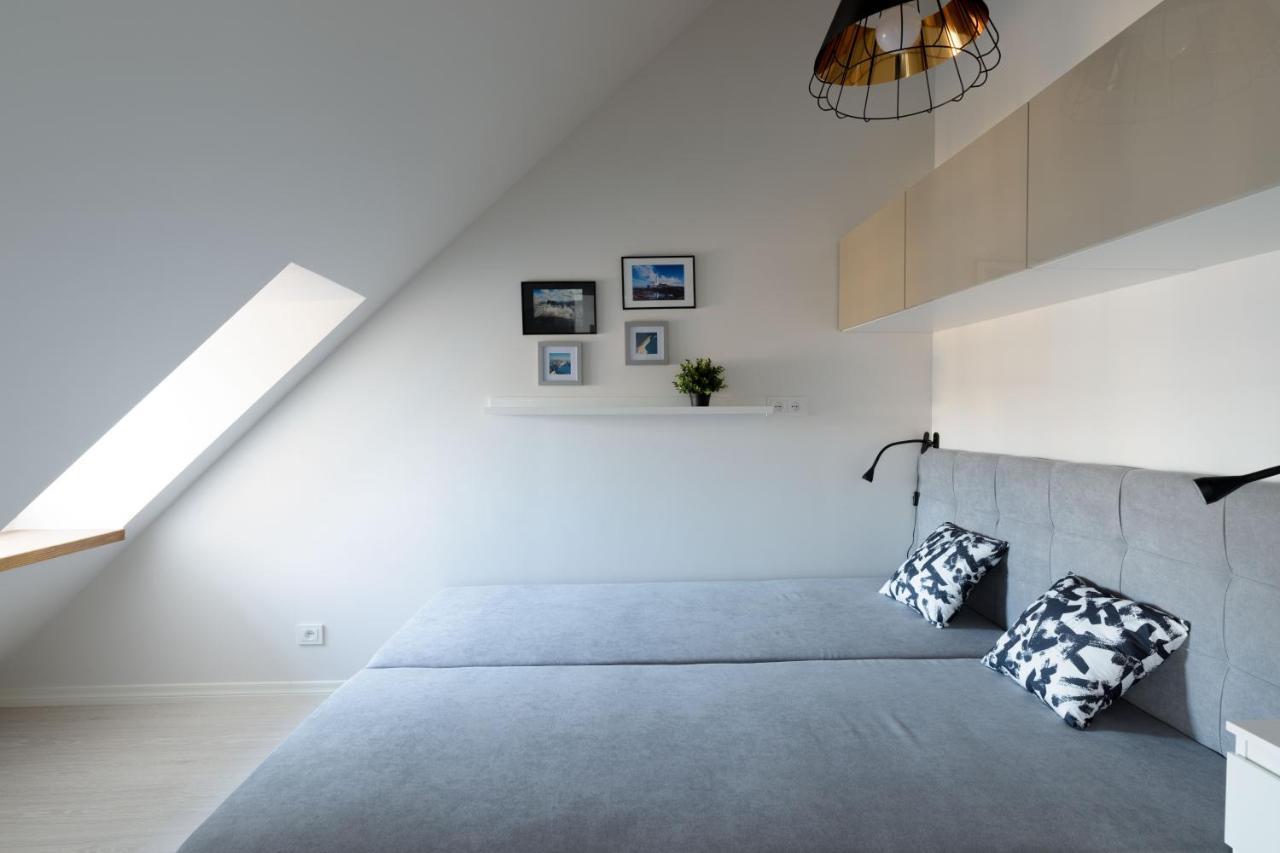 Apartamento Bright Attic Flat In The Centre Riga Exterior foto